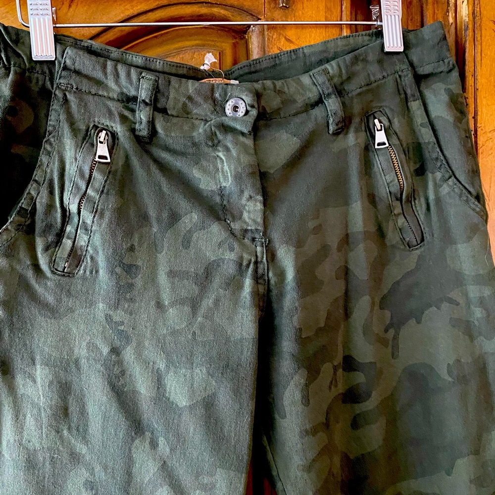 NWT made in Italy Suzy D London Olive Camo
